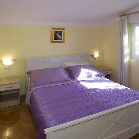 Apartment By The Sea Mavarstica, Ciovo - 12696 *