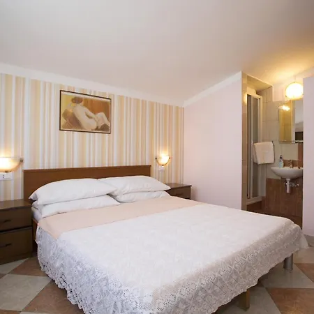 Apartment By The Sea Mavarstica, Ciovo - 12696 *