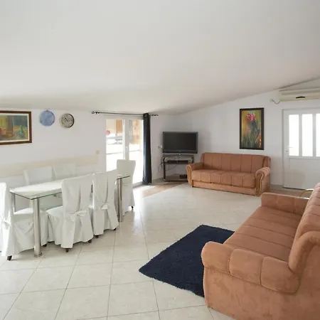 Appartamento By The Sea Mavarstica, Ciovo - 12696 *